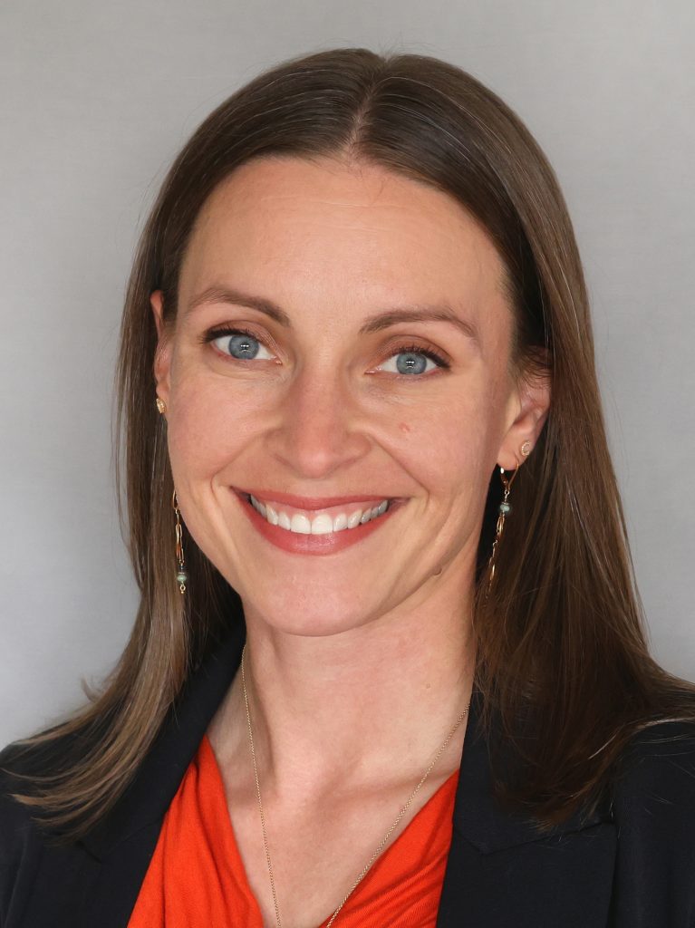 Capron_Lindsay headshot 200x267